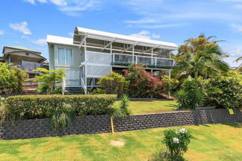 Shifting Sands - Sydneys Hotel 0