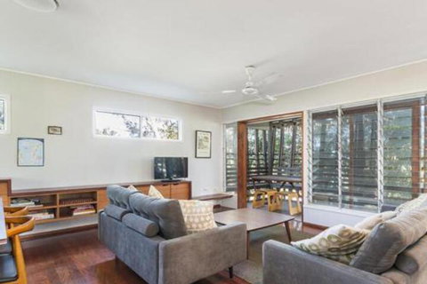 Endless Summer - Sydneys Hotel 3