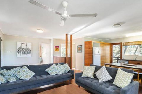 Endless Summer - Sydneys Hotel 5