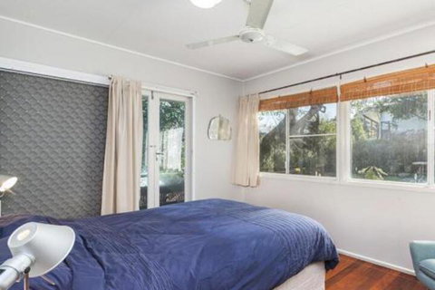 Endless Summer - Sydneys Hotel 4