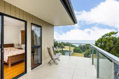 Quarterdeck - Sydneys Hotel 0