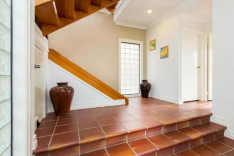 Quarterdeck - Sydneys Hotel 3