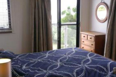 Quarterdeck - Sydneys Hotel 7