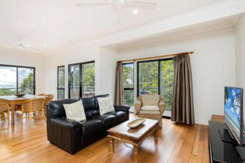 Quarterdeck - Sydneys Hotel 2