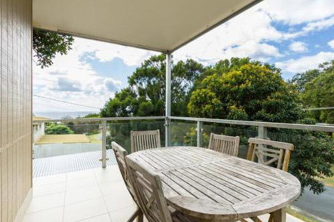 Quarterdeck - Sydneys Hotel 4