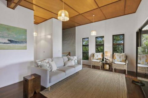 Maui - Sydneys Hotel 4