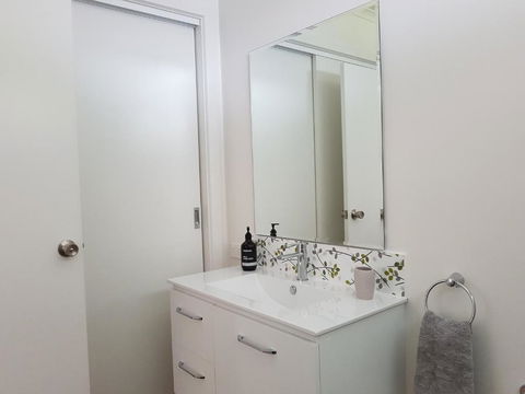Fish Creek Alkira Accommodation - Sydneys Hotel 2