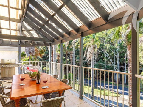 Picturesque Lizzie Palms 1 - Sydneys Hotel 6
