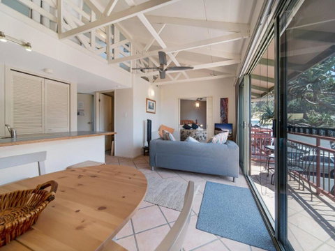 16 Pt Lookout Beach Resort - Sydneys Hotel 5