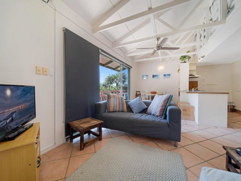 16 Pt Lookout Beach Resort - Sydneys Hotel 1