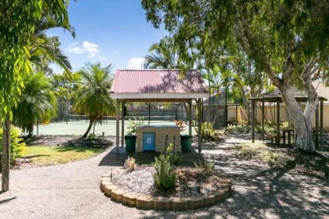 Holiday At The Marina Hervey Bay - Sydneys Hotel 1