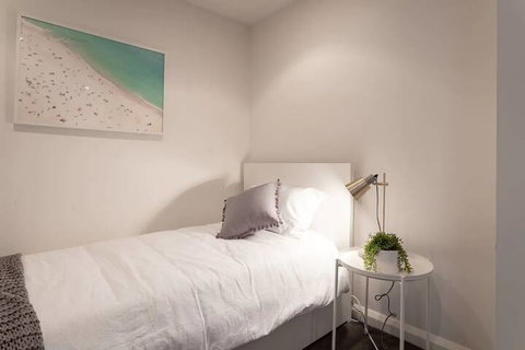 Modern Harbourside Apartment With A View - Sydneys Hotel 3