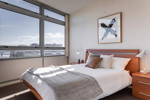 Modern Harbourside Apartment With A View - Sydneys Hotel 2