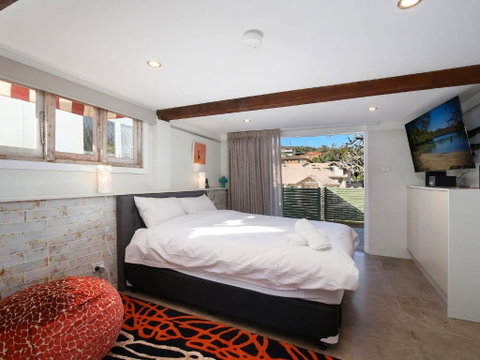 White Beach Studio 42a Ash Street - Sydneys Hotel 4