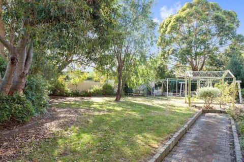GUMS & ROSES Family Home In The Heart Of Town. - Sydneys Hotel 0