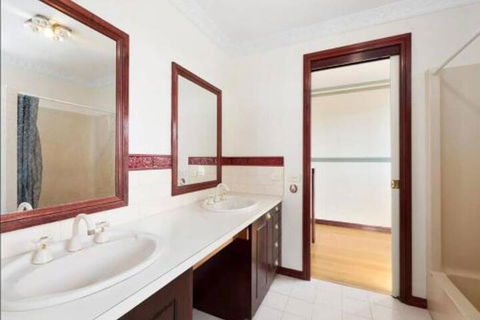 GUMS & ROSES Family Home In The Heart Of Town. - Sydneys Hotel 3