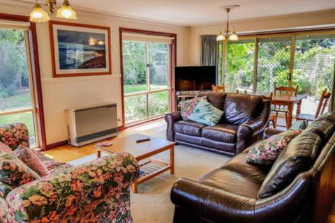 GUMS & ROSES Family Home In The Heart Of Town. - Sydneys Hotel 4