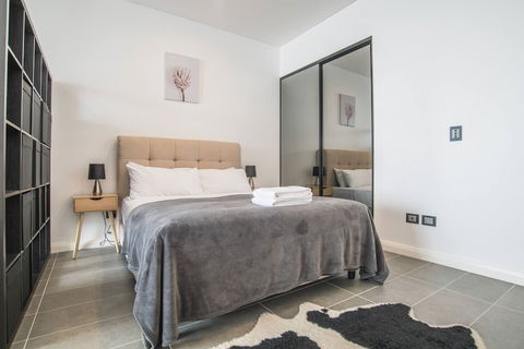 Home With Convenient Location! Close To Train&cbd - Sydneys Hotel 4