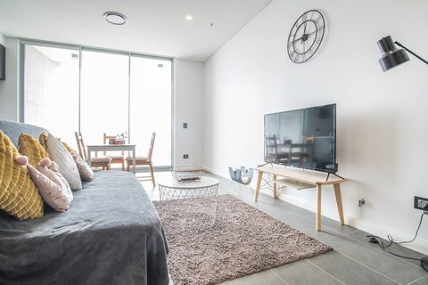 Home With Convenient Location! Close To Train&cbd - Sydneys Hotel 5
