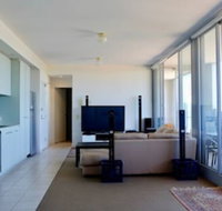 Spacious One Bedroom Apartment With Large Balcony - Sydneys Hotel