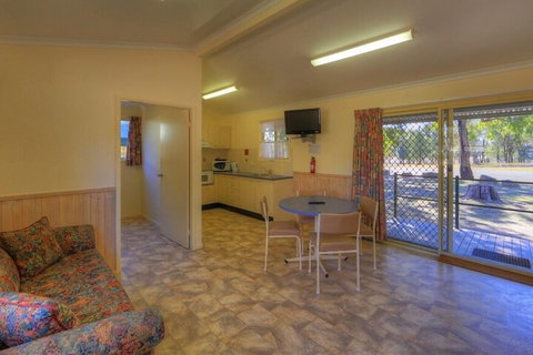 Reflections Holiday Parks Copeton Waters - Sydneys Hotel 4