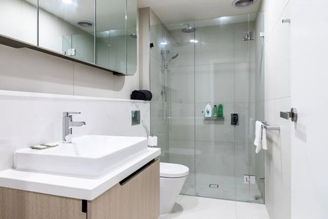 Modern 1 Bedroom Apartment In North Melbourne - Sydneys Hotel 3