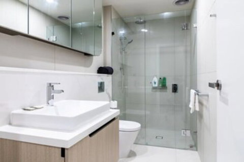 Modern 1 Bedroom Apartment In North Melbourne - Sydneys Hotel 6