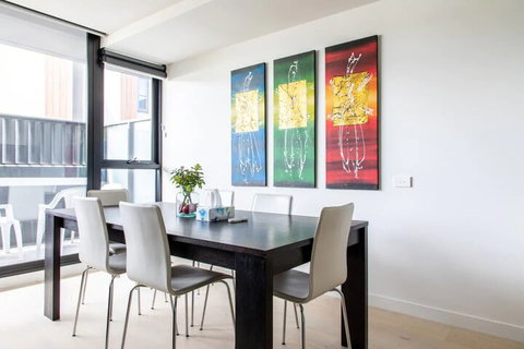 Modern 1 Bedroom Apartment In North Melbourne - Sydneys Hotel 2
