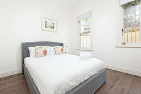 Stunning Sydney Home 2 - Sydneys Hotel 0