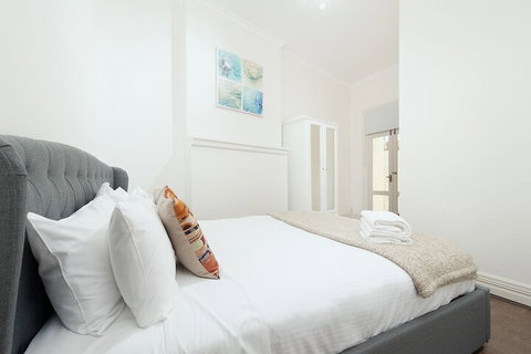 Stunning Sydney Home 2 - Sydneys Hotel 3