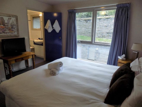 Snowman 6 - Sydneys Hotel 5