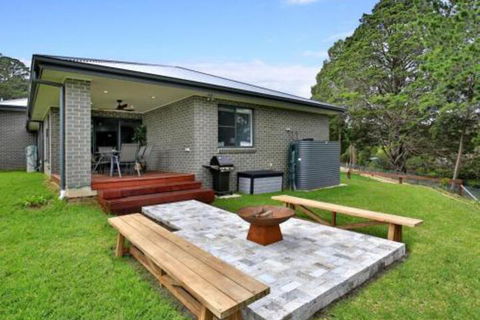 Rockwall Pet Friendly Fire Pit - Sydneys Hotel 5