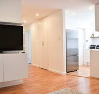 Light And Airy 2 Bedroom North Bondi Apartment - Sydneys Hotel