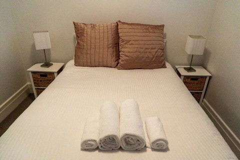 Delightful 3BD Apt Near Chapel St. In St. Kilda! - Sydneys Hotel 2