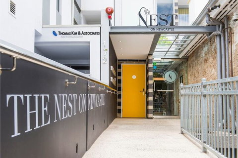 Stylish Studio With Balcony - Sydneys Hotel 2
