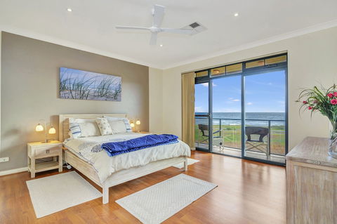 Seaglass - Sydneys Hotel 2