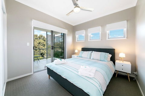 Redcliffe Holiday Accommodation - Sydneys Hotel 4