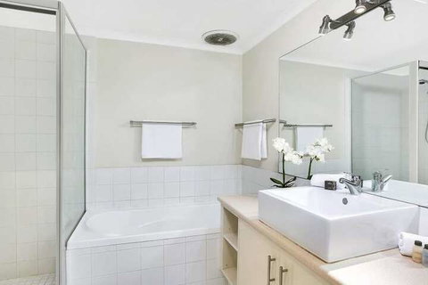 Sought After CBD Location YORK5 - Sydneys Hotel 2