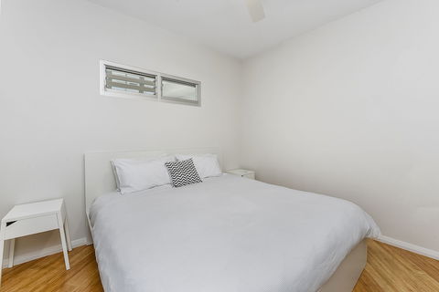 Aloha Waterfront Properties - Sydneys Hotel 4