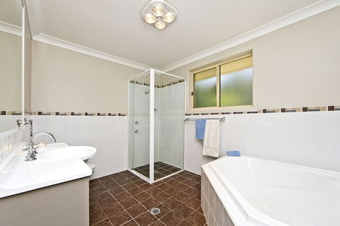 Aqua Lagoon - Sydneys Hotel 7