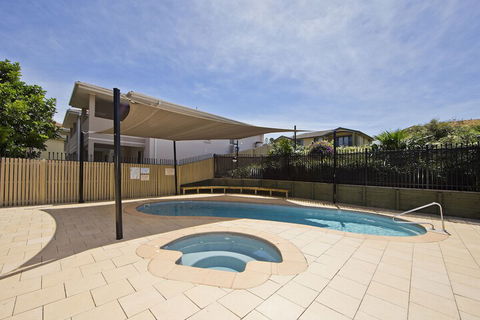 Aqua Lagoon - Sydneys Hotel 6