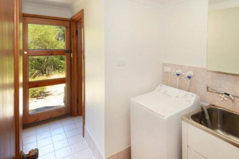 Bush N Waves - Sydneys Hotel 4