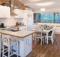 Coastal Cottage - Sydneys Hotel