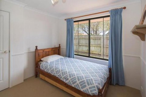 Bottlebrush - Sydneys Hotel 7