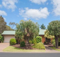 Bottlebrush - Sydneys Hotel