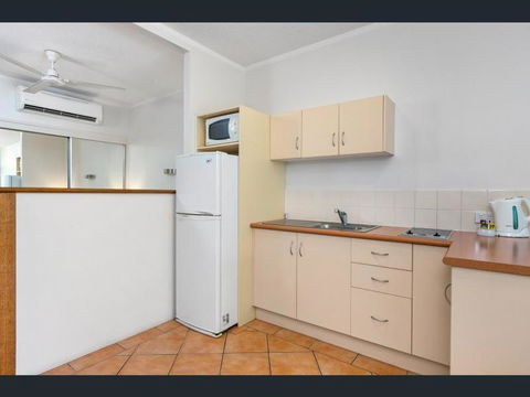 Absolute Beachfront With Million Dollar Views - Sydneys Hotel 1