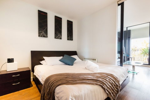 Cleo, 1BDR St Kilda Apartment - Sydneys Hotel 3