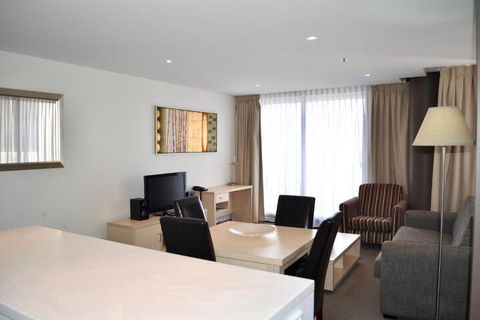 APTonNorthTCE - Sydneys Hotel 3