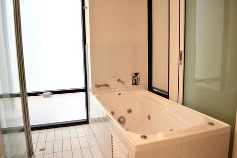 APTonNorthTCE - Sydneys Hotel 6