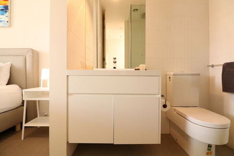 Inspired Designer Carlton North Terrace - Rejuvenate Stays - Sydneys Hotel 4